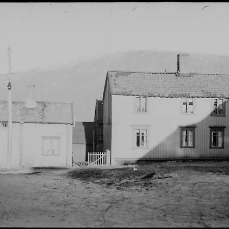 The Blue House 1833-1, Gratis Parkering, Sentralt